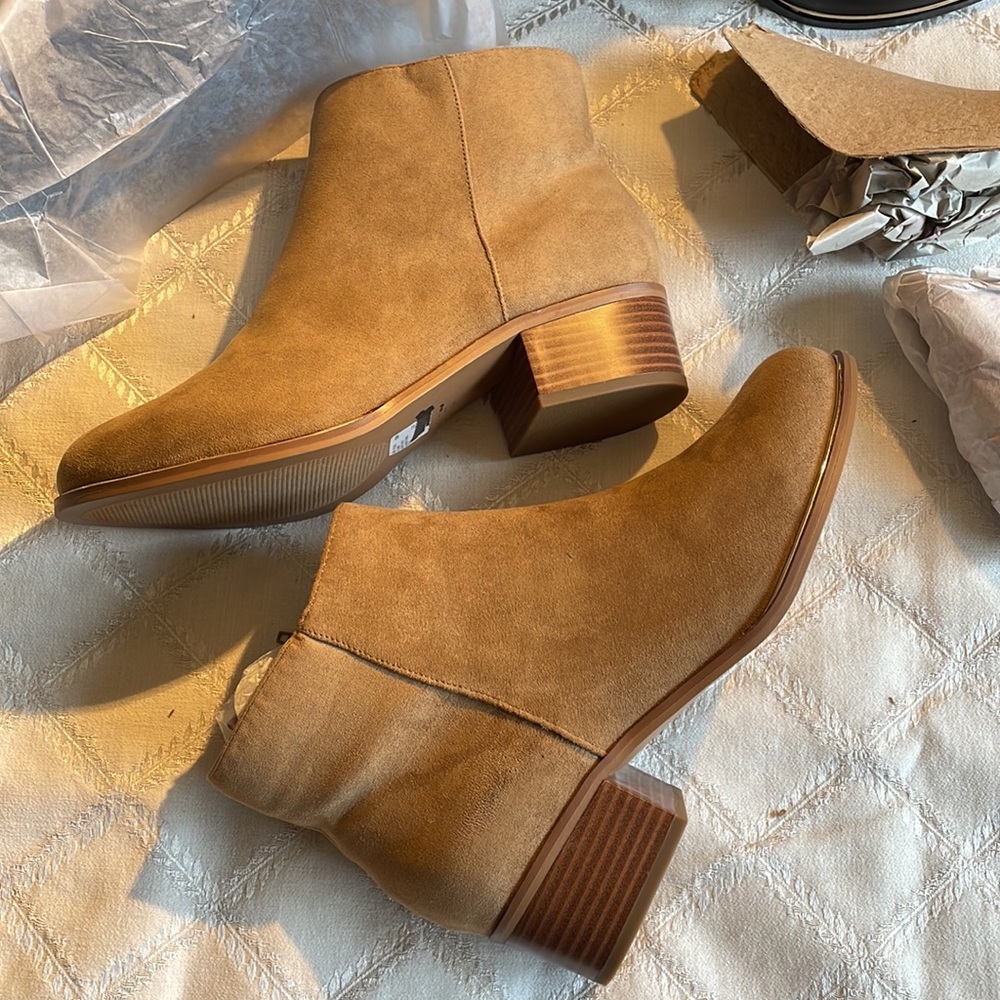 NWT. Lane Bryant Women’s Wide Width Ankle Boots, size 10, 11